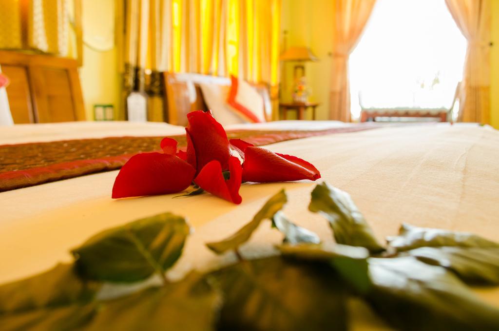 Nhu Phu Hotel Хуе Екстериор снимка