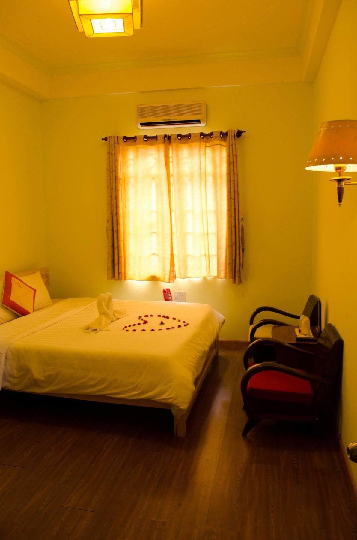 Nhu Phu Hotel Хуе Екстериор снимка